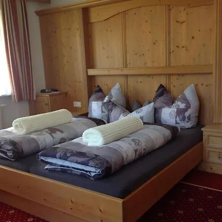 Hotel apartamentowy Gaestehaus Schrott