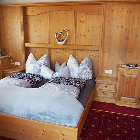 Gaestehaus Schrott Hotel apartamentowy