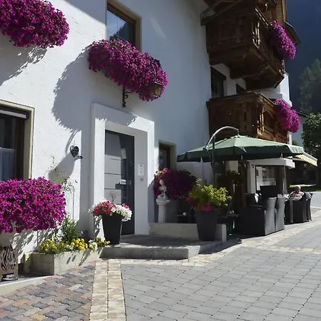 Gaestehaus Schrott * Oetz