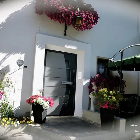 Gaestehaus Schrott *