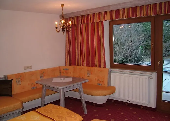 Ξενοδοχείο με διαμερίσματα Gaestehaus Schrott