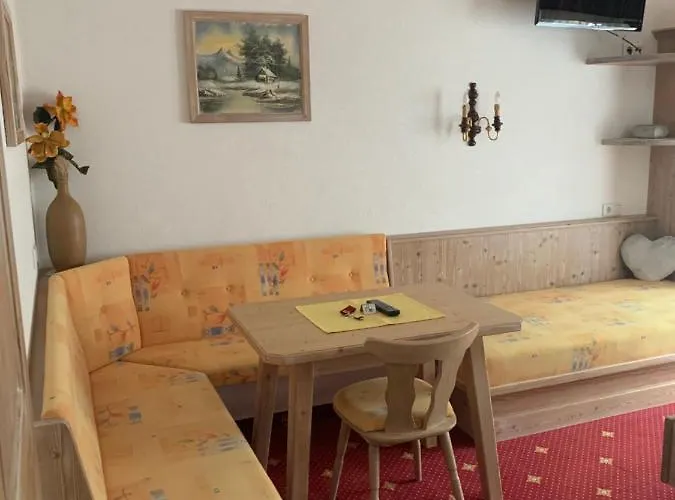 Gaestehaus Schrott Ξενοδοχείο με διαμερίσματα