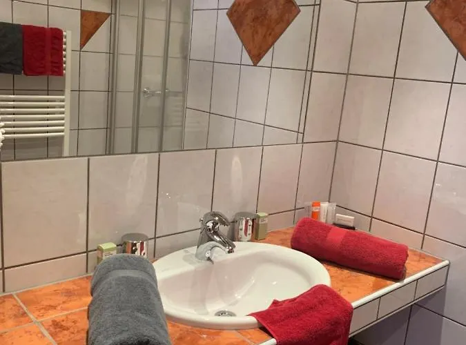 Gaestehaus Schrott Ξενοδοχείο με διαμερίσματα