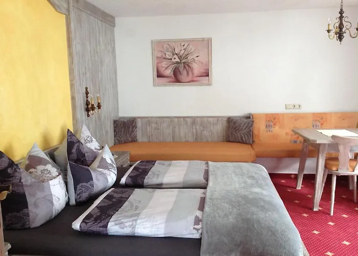 Ξενοδοχείο με διαμερίσματα Gaestehaus Schrott 3*