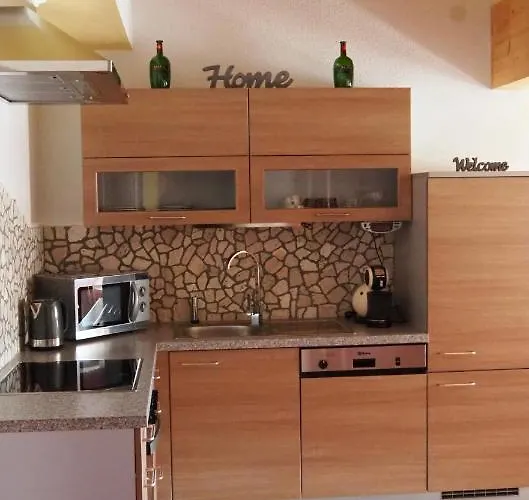 Gaestehaus Schrott Ξενοδοχείο με διαμερίσματα