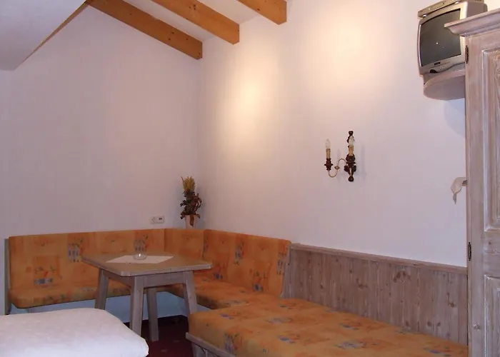 Ξενοδοχείο με διαμερίσματα Gaestehaus Schrott 3*