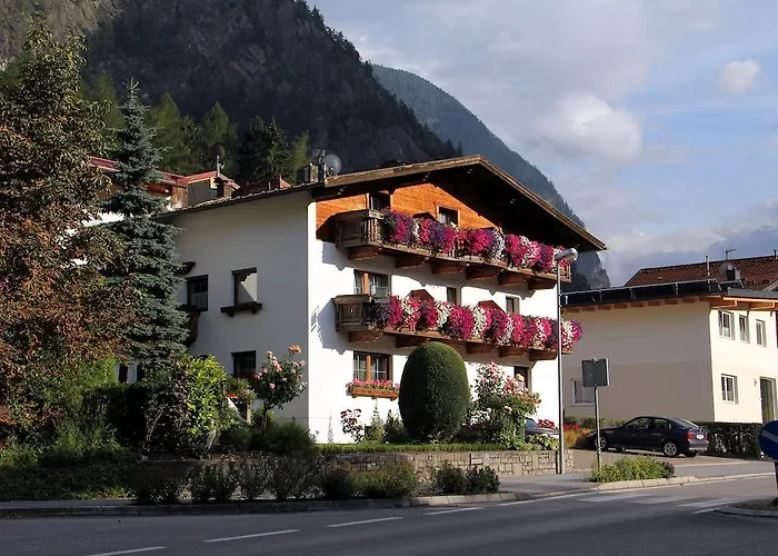 Gaestehaus Schrott Ξενοδοχείο με διαμερίσματα 3*