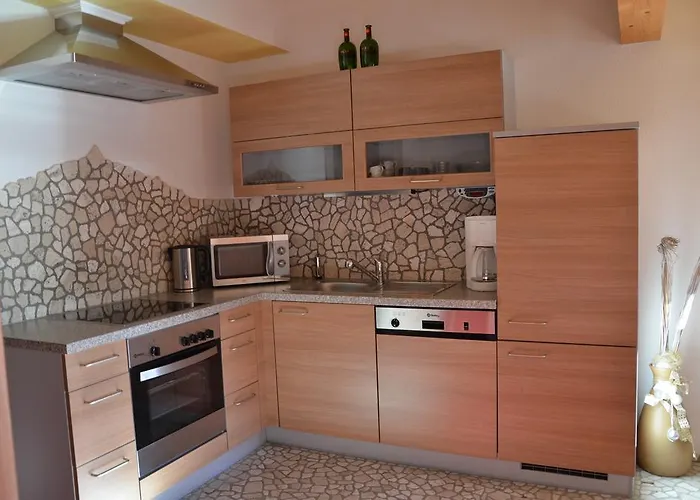 Gaestehaus Schrott Ξενοδοχείο με διαμερίσματα 3*