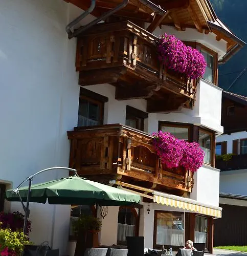 Ξενοδοχείο με διαμερίσματα Gaestehaus Schrott Oetz