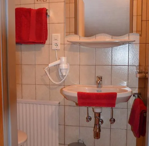 Gaestehaus Schrott Ξενοδοχείο με διαμερίσματα