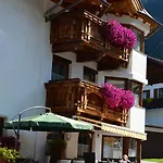 Ξενοδοχείο με διαμερίσματα Gaestehaus Schrott Oetz