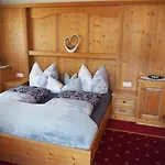 Gaestehaus Schrott מלון דירות