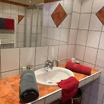 Gaestehaus Schrott מלון דירות