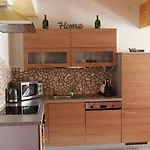 Gaestehaus Schrott מלון דירות