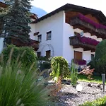 Gaestehaus Schrott אוץ