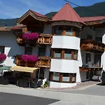 Gaestehaus Schrott אוץ